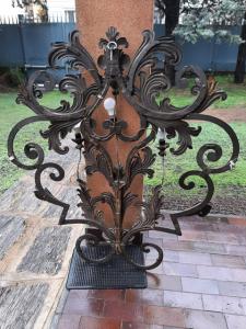 Large gilded metal wall sconce 95 x 60 cm